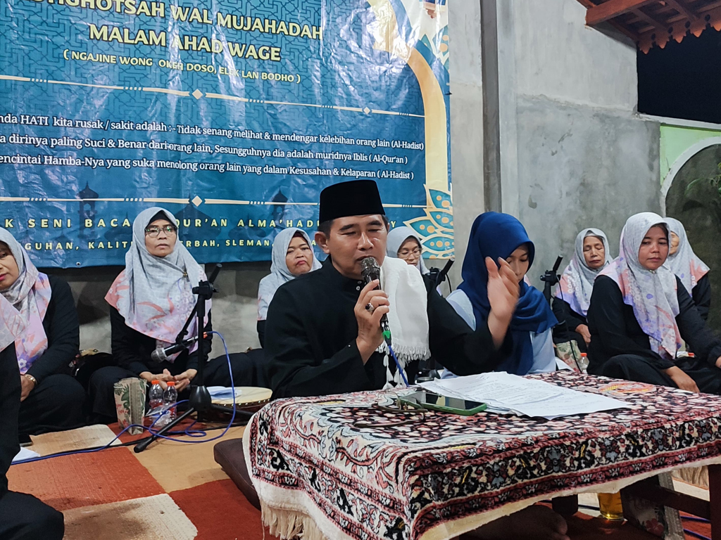 Istighotsah Wal Mujahadah Malam Ahad Wage di Majelis Dzikir Tombo Ati, Hadir juga dari BPJAMSOSTEK Memberikan Sosialisasi.